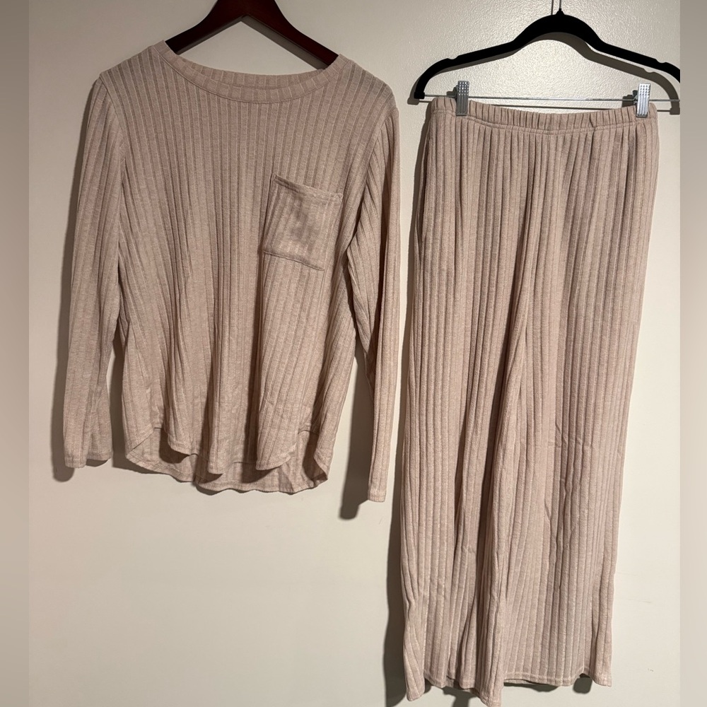 Ribbed Knit Loungewear Set - great condition!!!